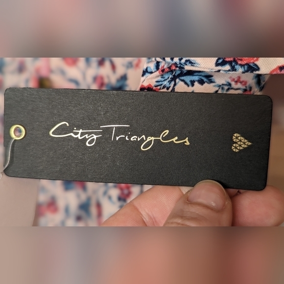 NWT City Triangles v neck printed flowy floral cap sleeve brass colored buttons - Picture 8 of 9